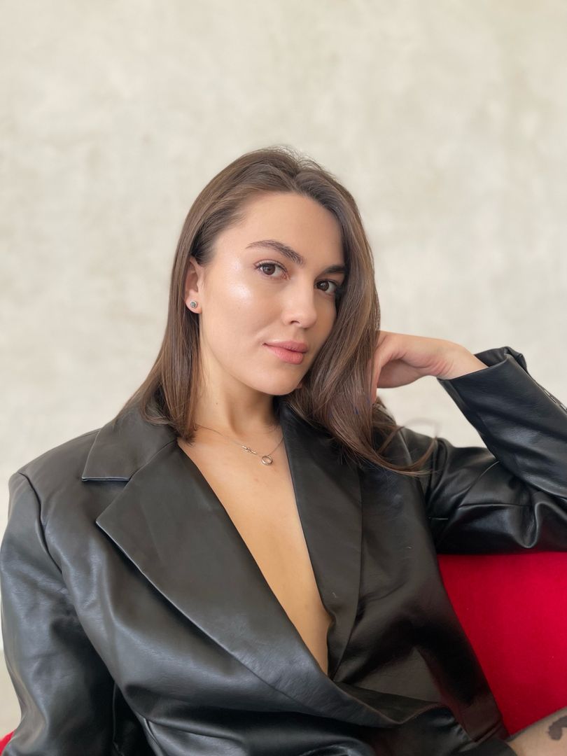 The first meeting is like drinking vodka for the first time - no one knows what will happen at the end of this journey😅 